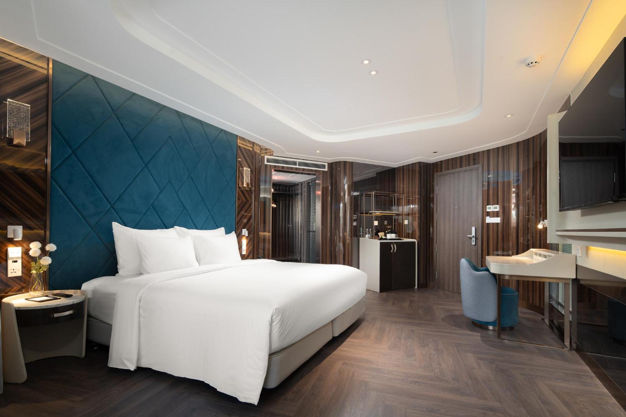 Grand Pioneers Halong Bay Cruise 1 Hotel Ха Лонг Екстериор снимка
