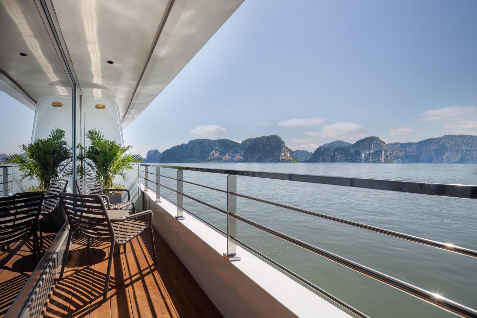 Grand Pioneers Halong Bay Cruise 1 Hotel Ха Лонг Екстериор снимка