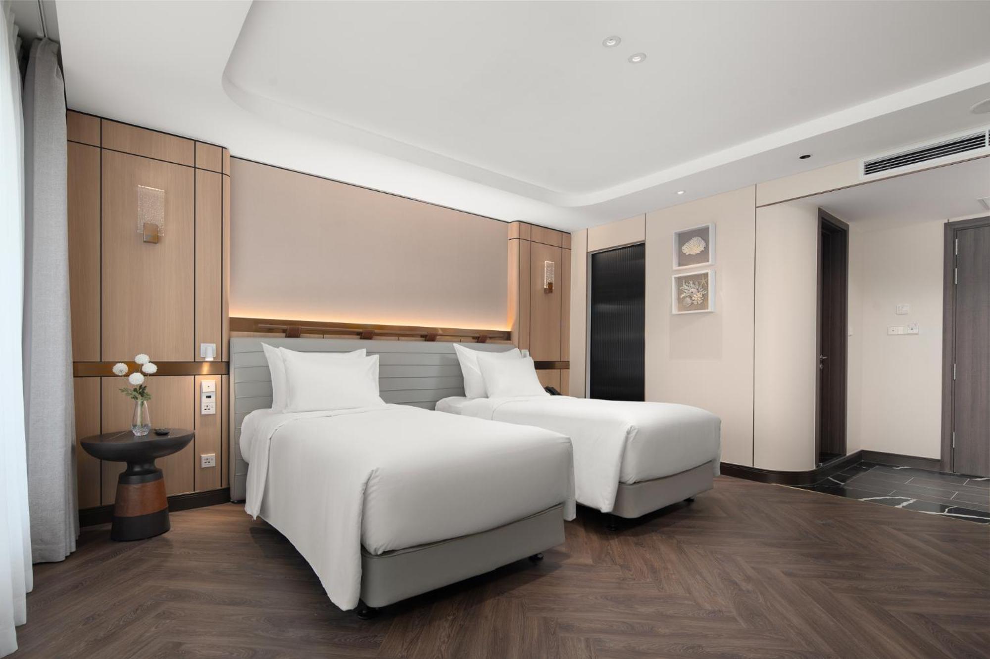 Grand Pioneers Halong Bay Cruise 1 Hotel Ха Лонг Екстериор снимка
