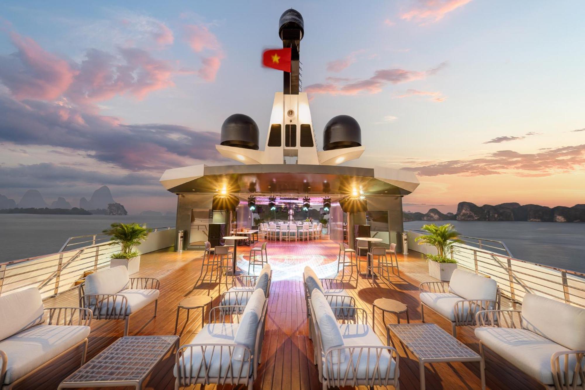Grand Pioneers Halong Bay Cruise 1 Hotel Ха Лонг Екстериор снимка