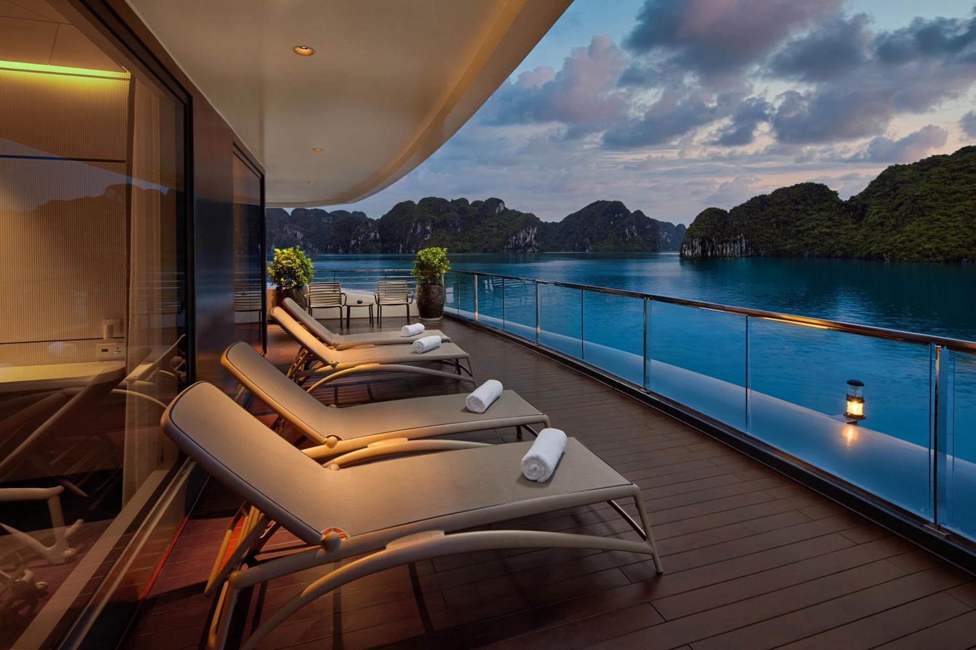 Grand Pioneers Halong Bay Cruise 1 Hotel Ха Лонг Екстериор снимка